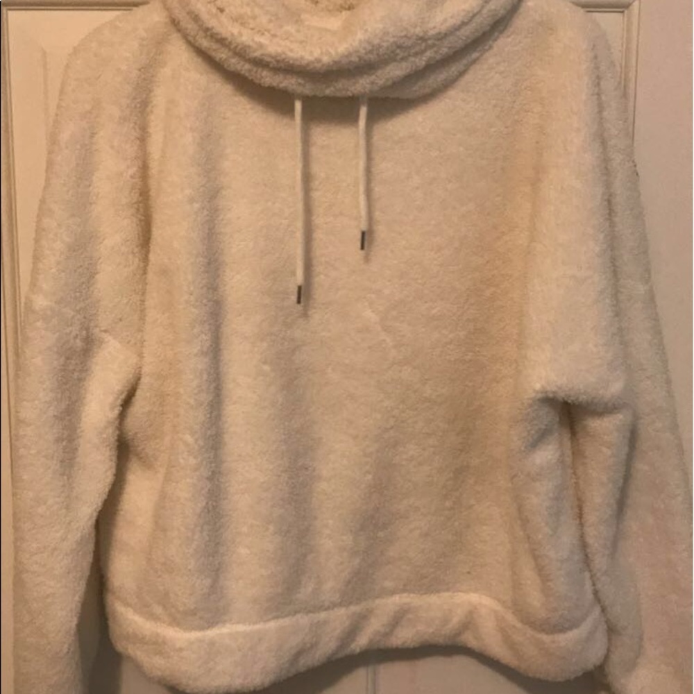 FUZZY SHERPA PULL OVER